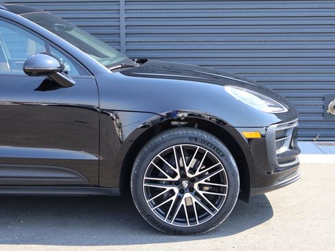 Certified 2026 Porsche Macan AWD/4WD image 12