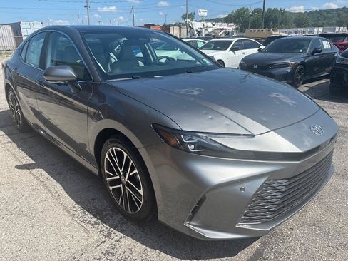 Used 2026 Toyota Camry XLE w/ Premium Plus Package FWD image 5