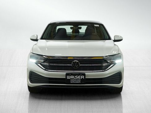 Used 2023 Volkswagen Jetta SE w/ Panoramic Sunroof Package image 8