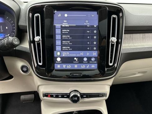 Certified 2023 Volvo XC40 B5 Ultimate w/ Protection Package Premier AWD/4WD image 16