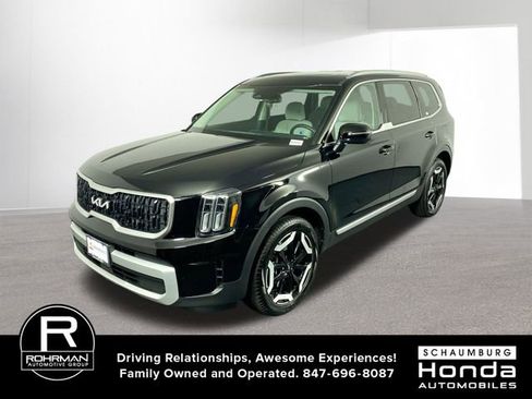 Used 2025 Kia Telluride EX w/ EX Captain's Chair Package image 2