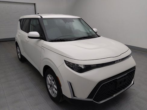 Used 2025 Kia Soul LX image 13