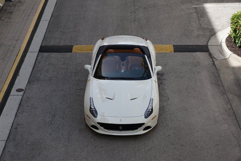 Used 2017 Ferrari California T RWD image 58