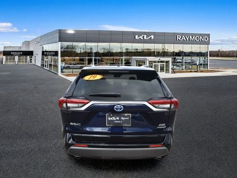 Used 2019 Toyota RAV4 XSE w/ XSE Weather Package AWD/4WD image 4