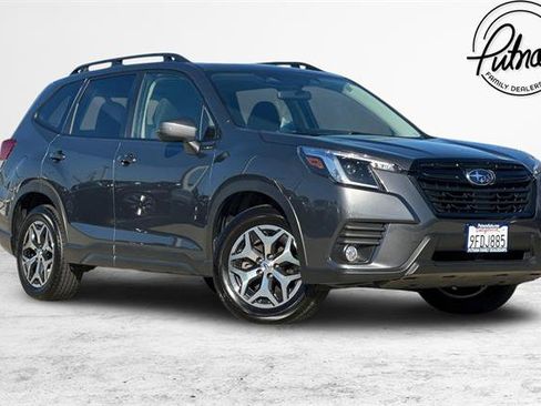 Used 2023 Subaru Forester Premium image 1