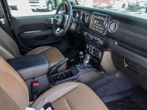 Used 2023 Jeep Wrangler Unlimited Sahara w/ Cold Weather Group AWD/4WD image 26