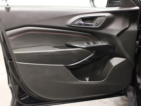 Used 2024 Chevrolet Trax RS w/ Sunroof Package FWD image 18