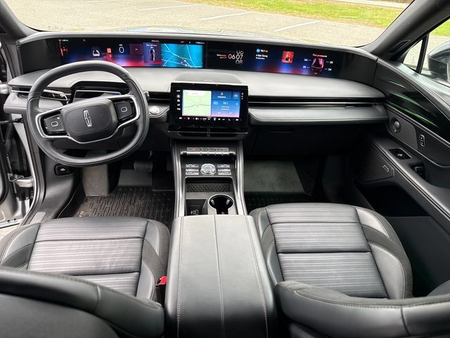 Used 2025 Lincoln Nautilus Reserve w/ Jet Appearance Package AWD/4WD image 12