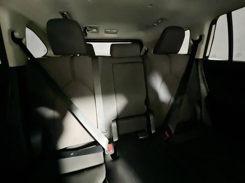 Used 2021 Toyota Highlander LE image 33