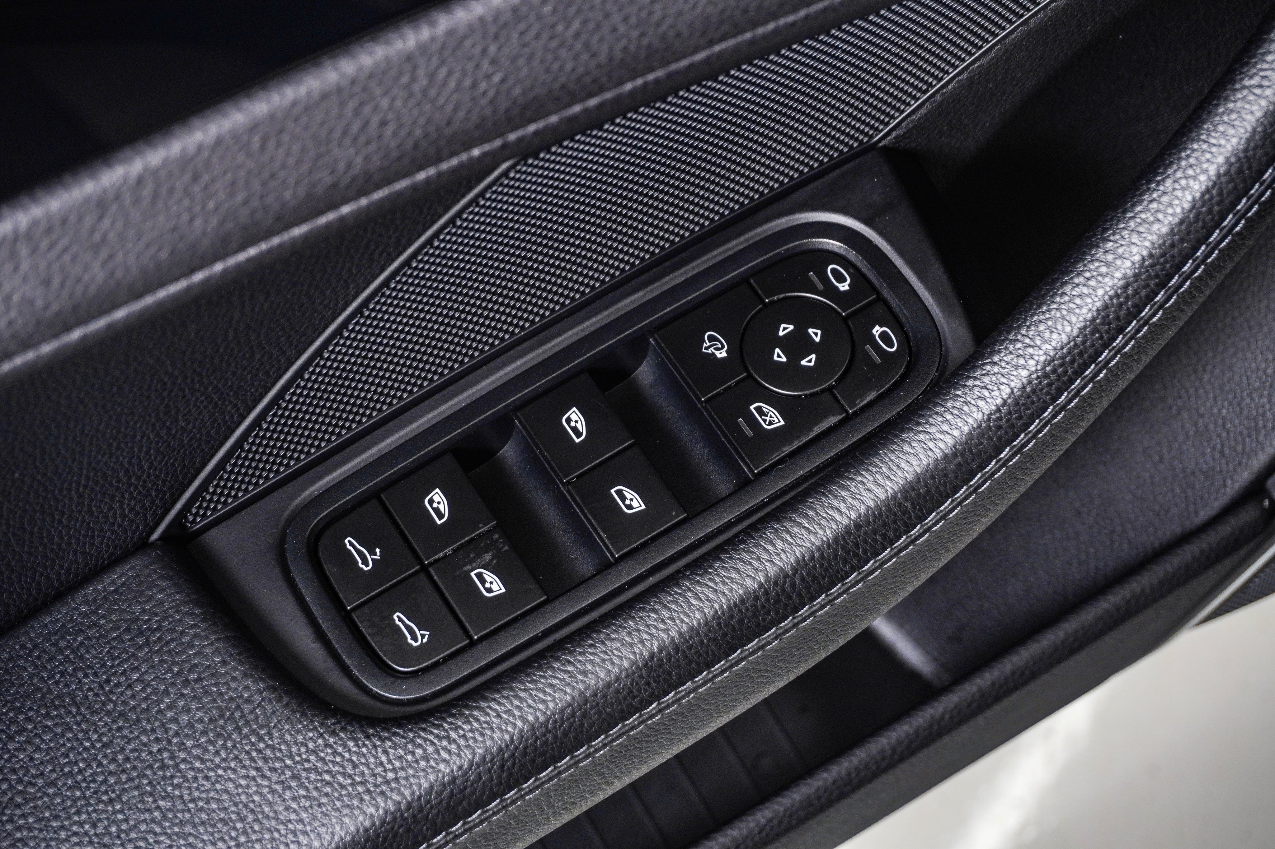 Certified 2023 Porsche Panamera image 27