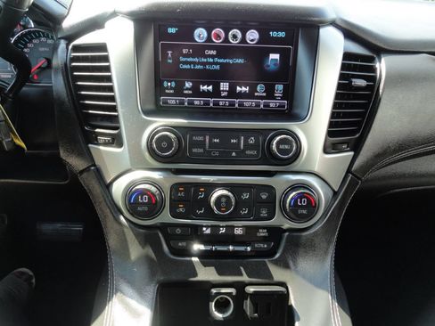Used 2016 Chevrolet Suburban LS RWD image 17