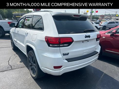 Used 2018 Jeep Grand Cherokee Altitude AWD/4WD image 3