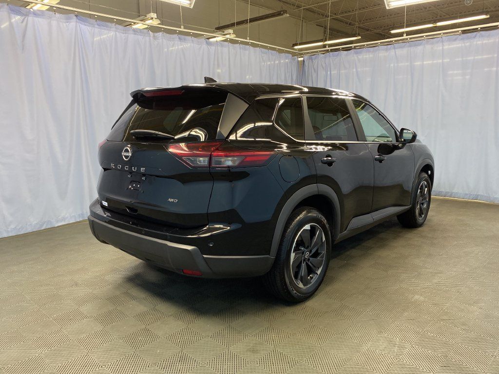 Used 2025 Nissan Rogue SV AWD/4WD image 6