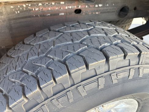 Used 2000 Chevrolet Silverado 2500 LS w/ Firm Ride Suspension Pkg AWD/4WD image 18
