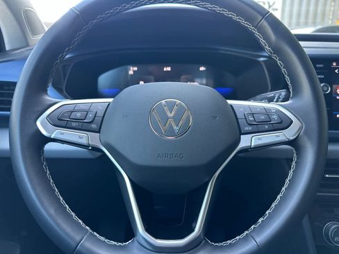 Used 2023 Volkswagen Taos SE w/ Panoramic Sunroof Package FWD image 23