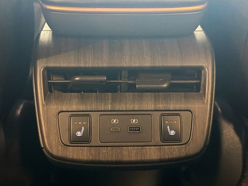 Used 2024 Nissan Ariya AWD image 28