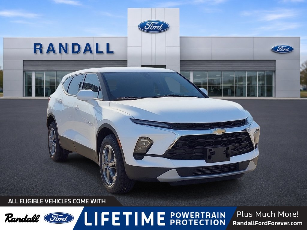 Used 2025 Chevrolet Blazer LT FWD image 1
