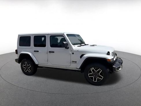 Used 2025 Jeep Wrangler Unlimited Sahara AWD/4WD image 2
