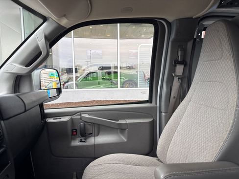 Used 2017 GMC Savana 2500 image 22