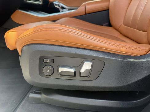 Used 2021 BMW X5 xDrive45e w/ M Sport Package image 11