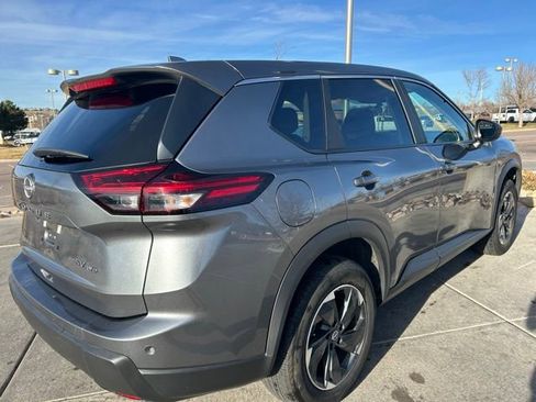 Used 2024 Nissan Rogue SV image 8