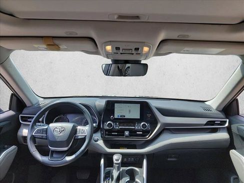 Used 2023 Toyota Highlander XLE FWD image 14