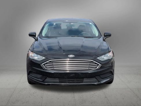 Used 2018 Ford Fusion SE w/ Fusion SE Technology Package image 9