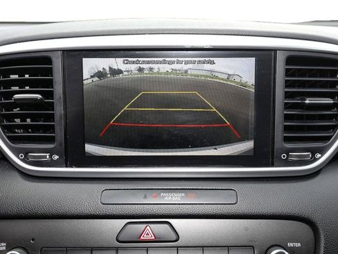 Used 2020 Kia Sportage LX image 15