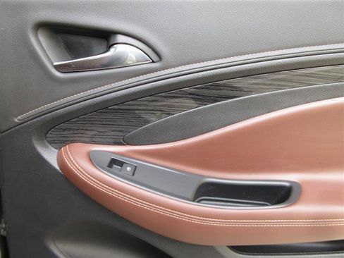 Used 2017 Buick Envision Essence image 31