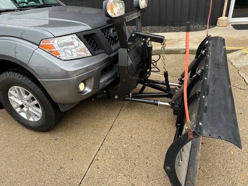 Used 2016 Nissan Frontier SV image 7