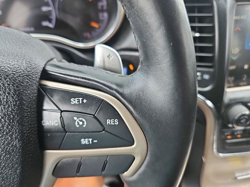 Used 2014 Jeep Grand Cherokee Laredo w/ Security & Convenience Group AWD/4WD image 25