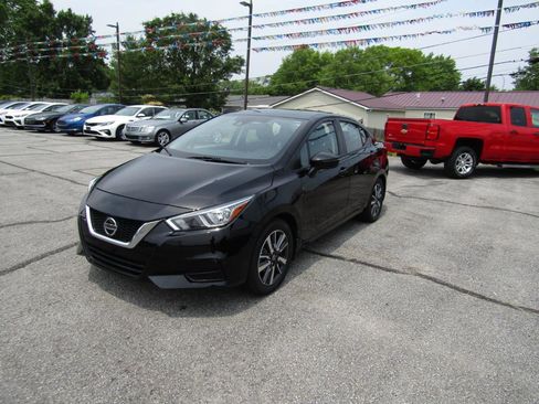 Used 2021 Nissan Versa SV FWD image 3