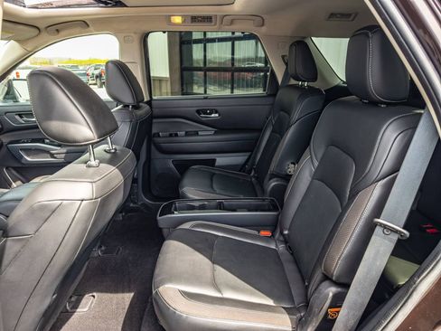 Used 2022 Nissan Pathfinder SL w/ SL Premium Package image 9