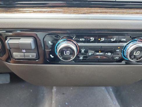 New 2026 GMC Sierra 1500 SLE image 15