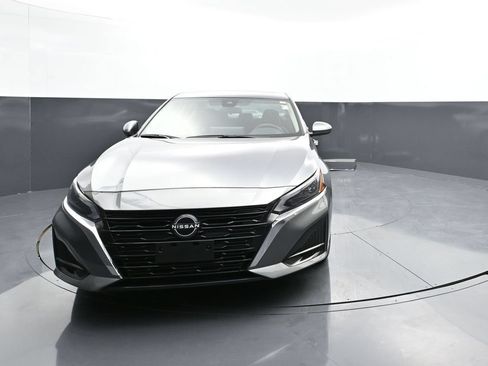 Certified 2023 Nissan Altima 2.5 SV w/ SV Premium Package AWD/4WD image 6