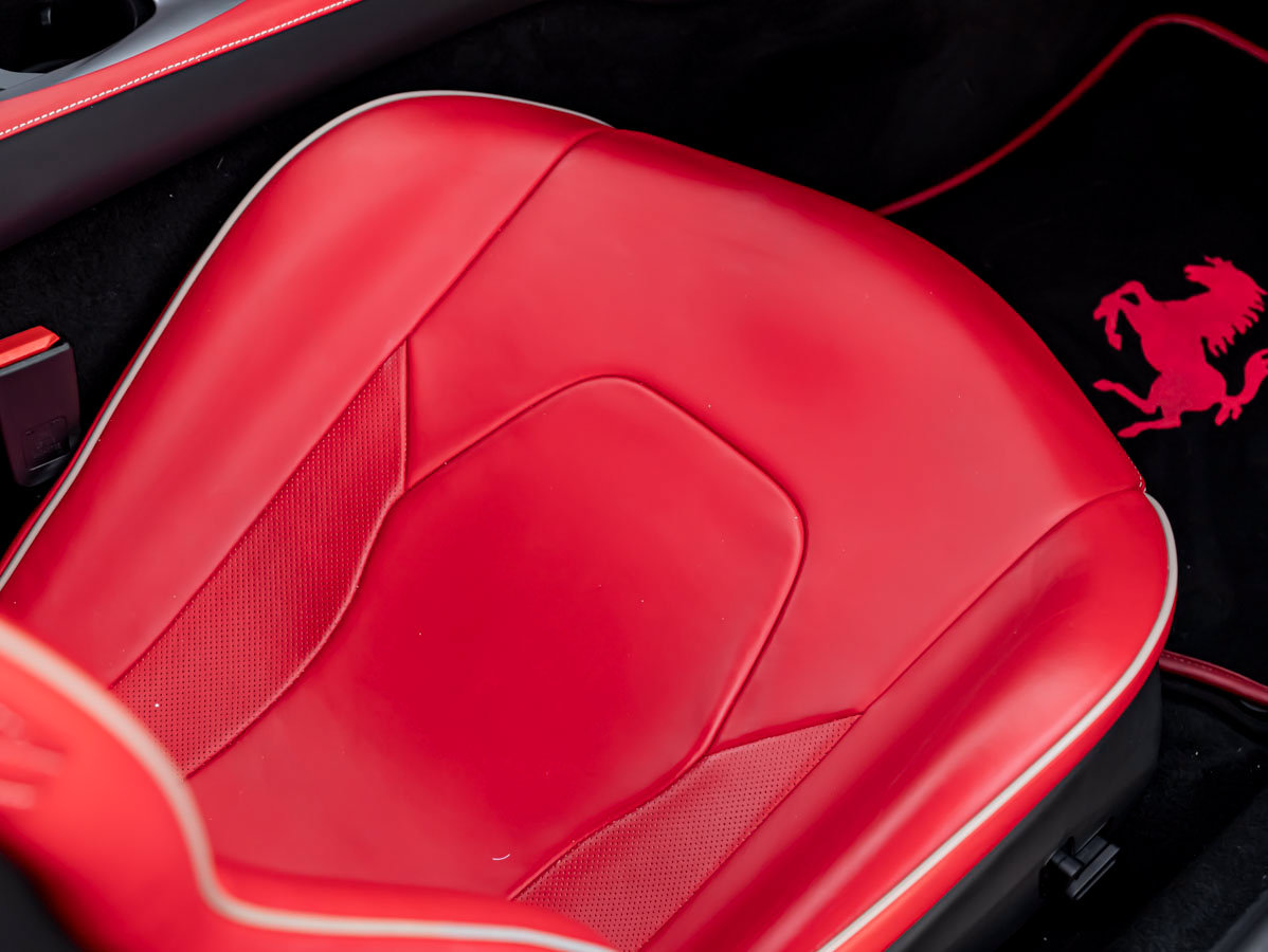 Used 2019 Ferrari Portofino RWD image 39