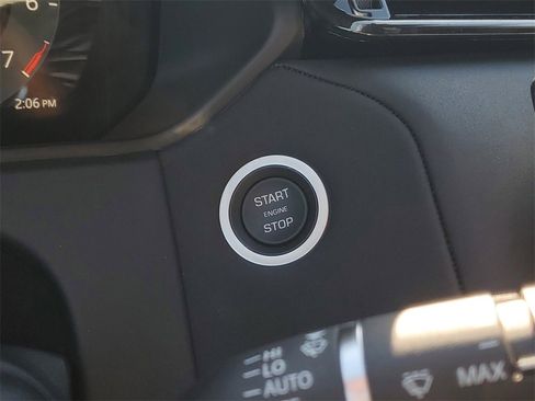 New 2026 Land Rover Range Rover Velar Dynamic SE image 17