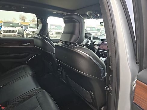 Used 2025 Jeep Grand Cherokee Summit AWD/4WD image 85