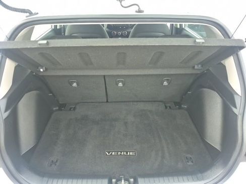 Used 2023 Hyundai Venue SE image 18