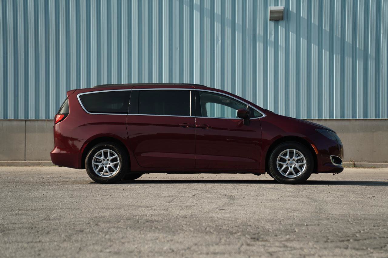 Used 2021 Chrysler Voyager Lxi FWD image 6