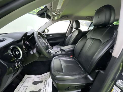 Used 2018 Alfa Romeo Stelvio AWD image 17