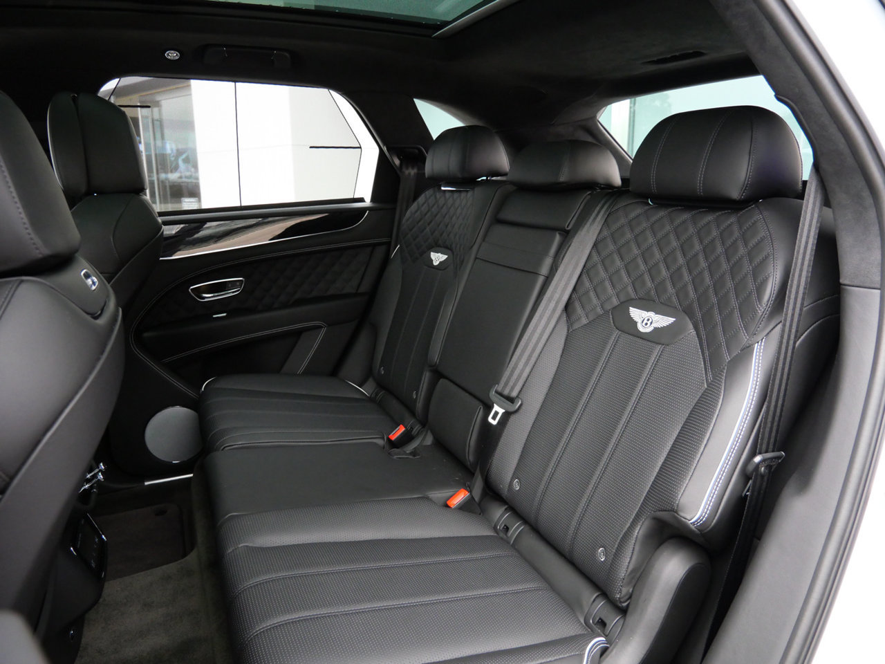 Used 2023 Bentley Bentayga AWD/4WD image 20
