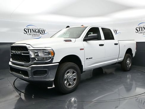 Used 2022 RAM 2500 Tradesman w/ Chrome Appearance Group image 3