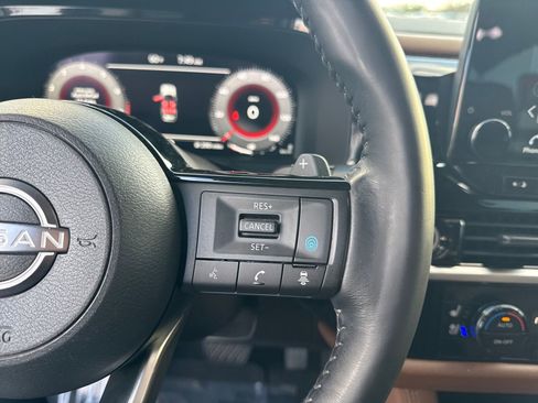 Used 2022 Nissan Pathfinder Platinum w/ Cargo Package image 17