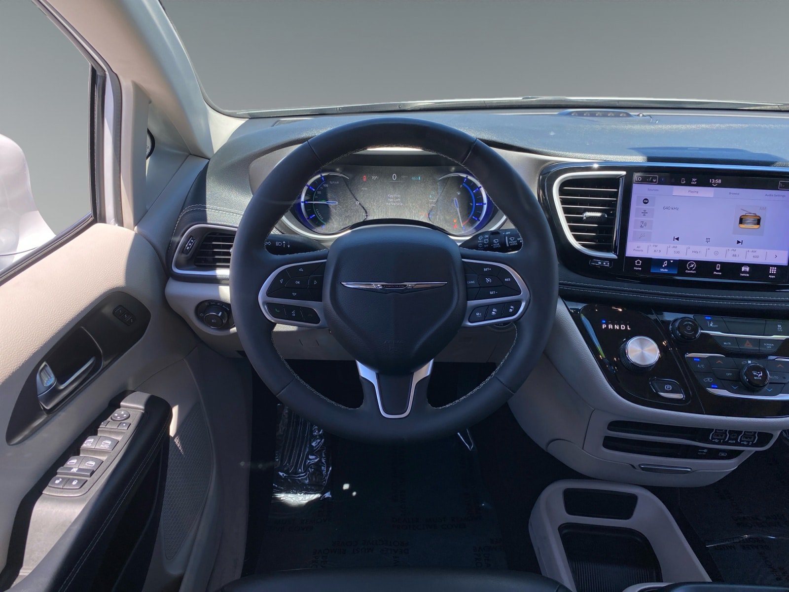 Used 2022 Chrysler Pacifica Touring-L FWD image 12
