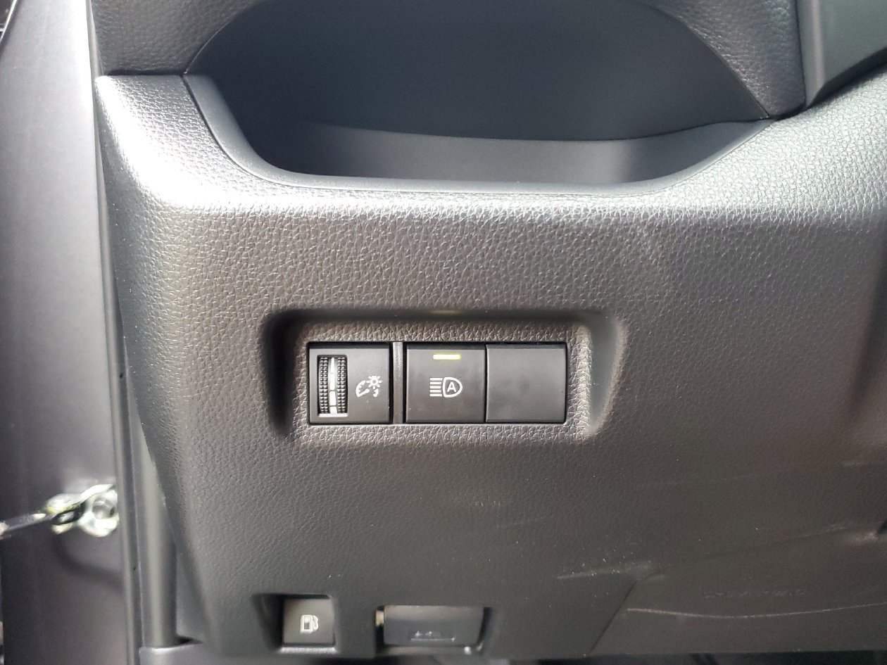 Used 2025 Toyota RAV4 SE AWD/4WD image 30