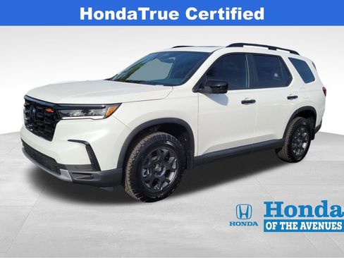 Certified 2025 Honda Pilot TrailSport image 2
