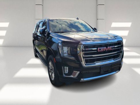 Used 2022 GMC Yukon XL SLT w/ SLT Premium Package image 3