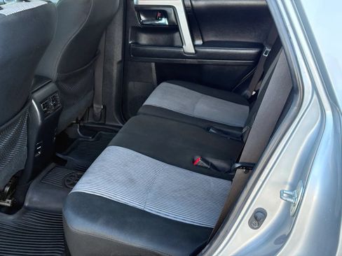 Used 2018 Toyota 4Runner SR5 AWD/4WD image 10