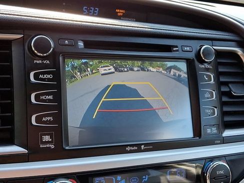 Used 2014 Toyota Highlander Limited AWD/4WD image 21